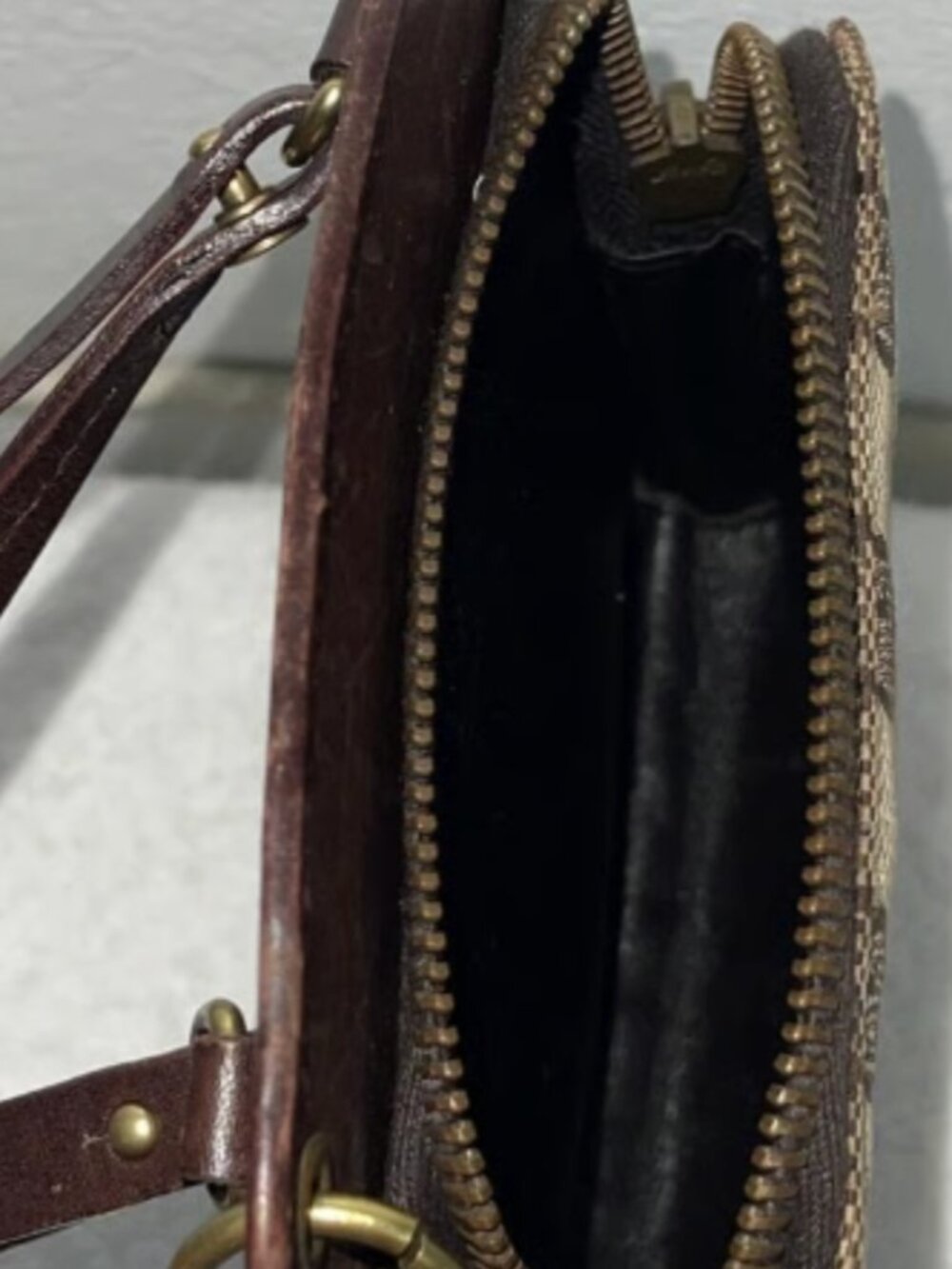 GG canvas crossbody - Picture 3 of 11